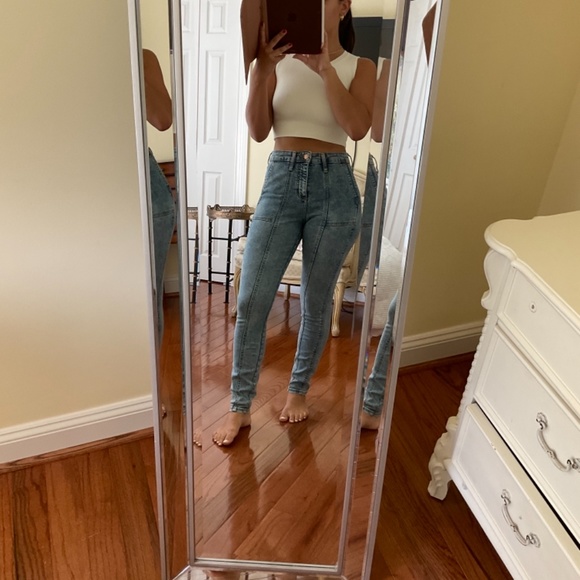 Universal Threads. Size 4 27 skinny Jean. Light denim - Picture 4 of 5